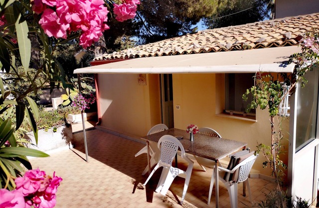 Quiet cheap vacation home directly by the sea