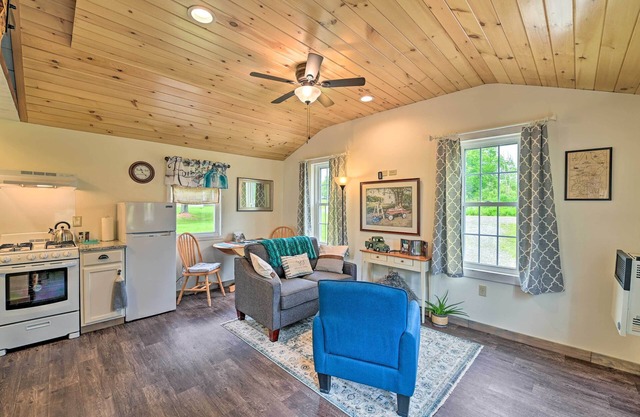 Quiet Country Escape: Fire Pit, Fish On-Site!