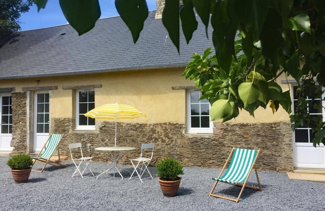 Quiet country house with private parking
