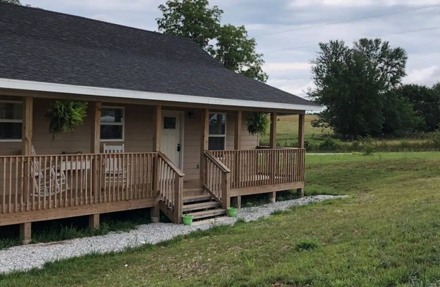 Quiet, country setting is what you will find at Country Cabin- Side B.