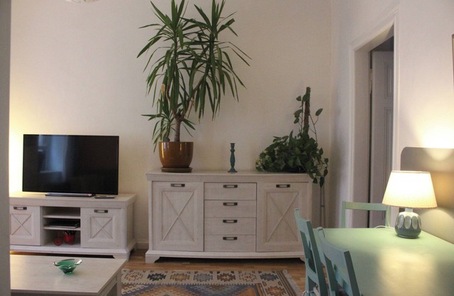 Quiet & cozy apartment in Südstadt, close to the train station & free parking