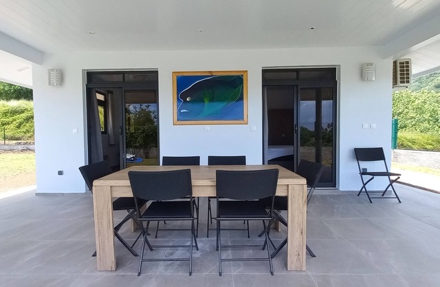 Quiet detached house near the famous Teahupo'o wave