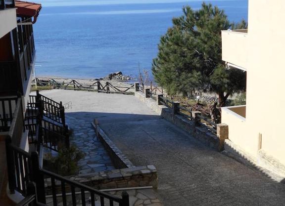 Quiet family apt, 10m from the beach