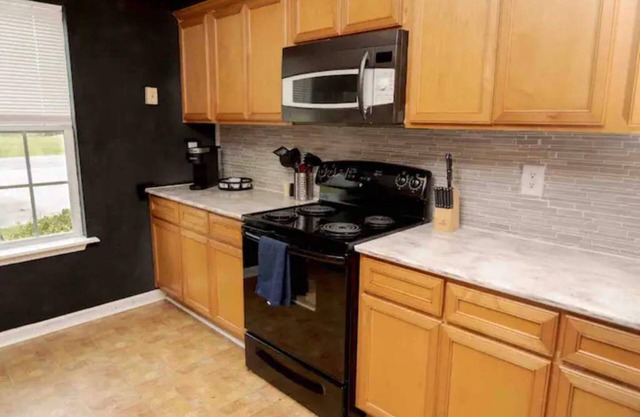 Quiet Family Sized Duplex in a Quiet Subdivisionn20 minutes from Wild Adventures