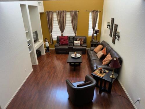 Quiet Gated Community Minutes from Falcon Fld