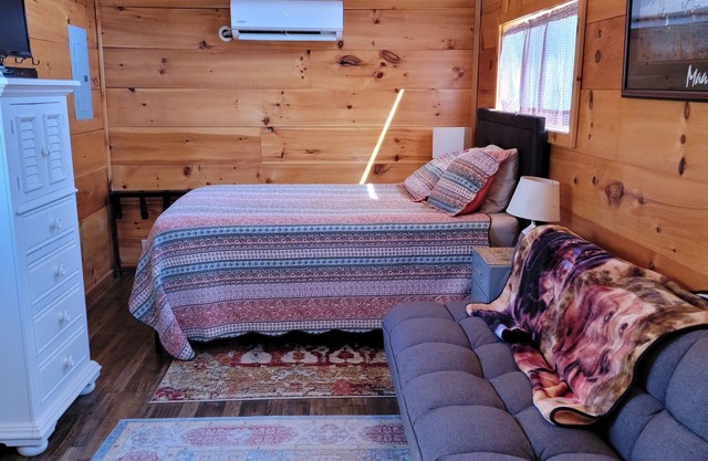 Quiet Get-a-Way Cottage at The Retriever Retreat