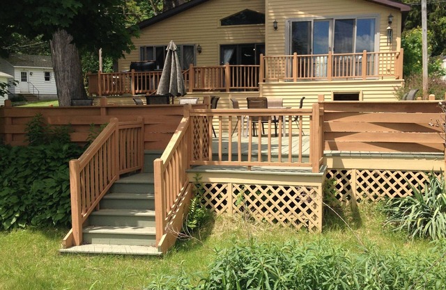 Quiet Get Away on the Lake! Kayaks,life vests ,Fishing Equipments ,golf clubs