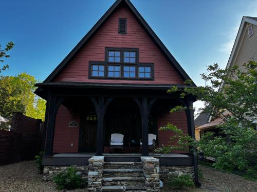 Quiet Getaway at Wayward Cottage