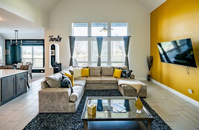 Quiet golf community that is family-friendly, with nice and personable neighbors