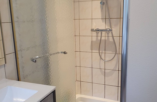 Quiet house close to all amenities and train station