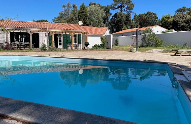 Quiet house with private pool, under the pines - Ile de Ré