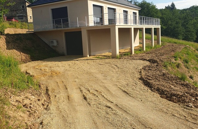 Quiet location near village