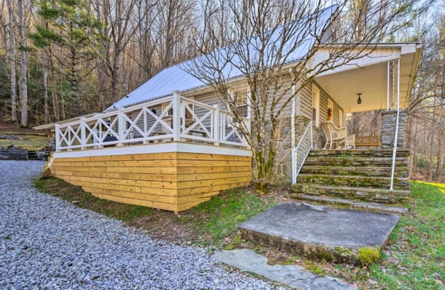 Quiet Mountain Get Away. Lou-Ellen's Cabin is perfect in so many ways.