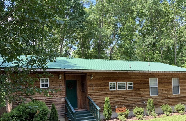 Quiet Retreat Tucked In The Woods...perfect place to get away from it all