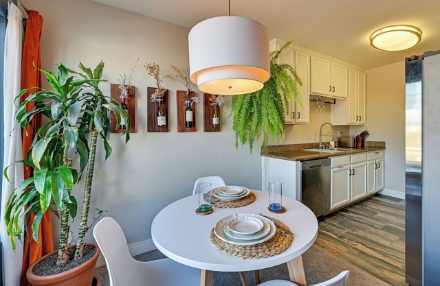 Quiet San Diego Condo w/Balcony, Pool & Hot Tub!