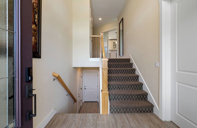 Quiet, Secluded, High End Home Near PDX