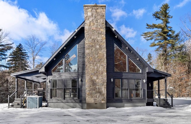 Quintessential 6-BR Berkshires Lodge