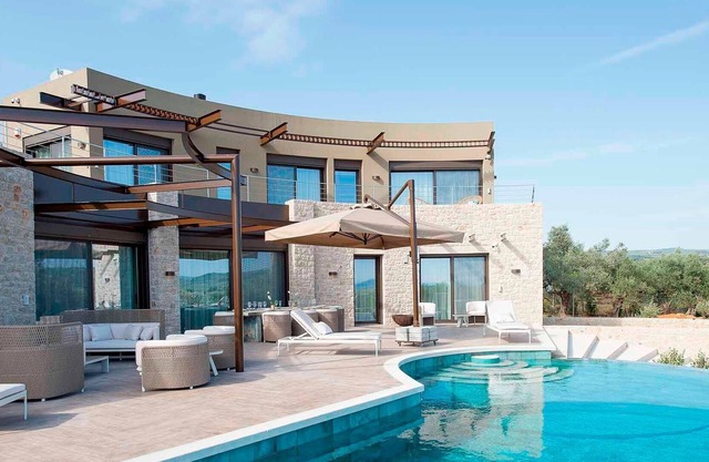 R 1467 Althaea with BBQ, Home theater & Yoga area.