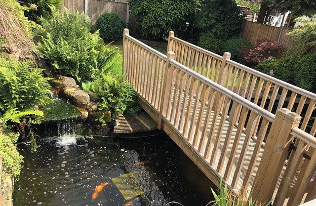 R&R at Koi House - Spacious Family Home w Parking