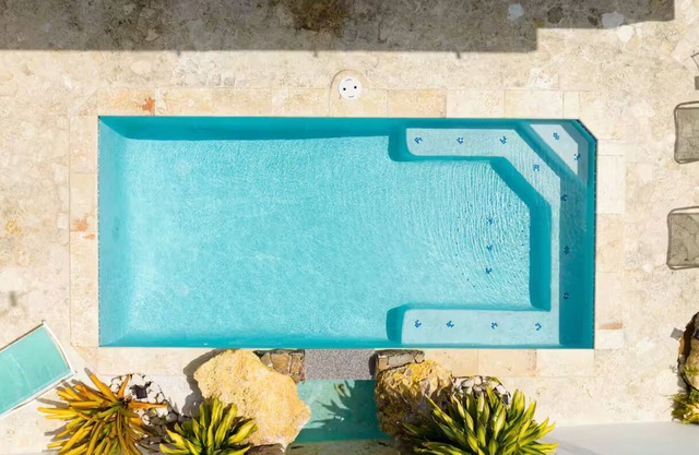 R&V Combate Beach House, 2nd Floor with Pool