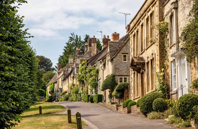 Radcot Bridge Cottage (4) - a beautiful cottage sleeps 4 guests in 2 bedrooms