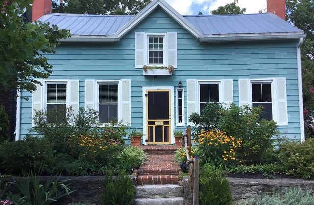 Railway Guest House in Charming Midway KY Horse Park,Bourbon Trail,Keeneland.