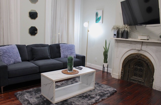 ★ RARE 1BR Apt with Character GREAT Location! W/D★