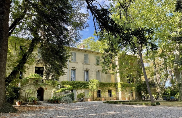 Rare. An oasis of freshness at the gates of Carcassonne pool and shaded park.nn