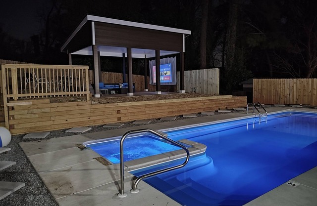 RARE FIND! Heated Pool & Spa Near ATL City Center