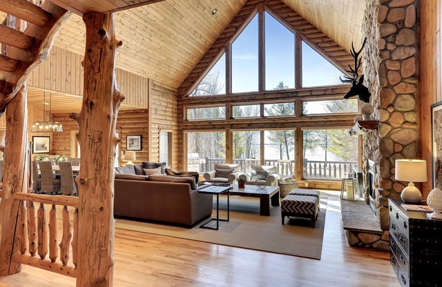 RATED ONE OF THE TOP VRBO'S BY MN MONTHLY MAGAZINE! INTERIOR DESIGNER OWNED