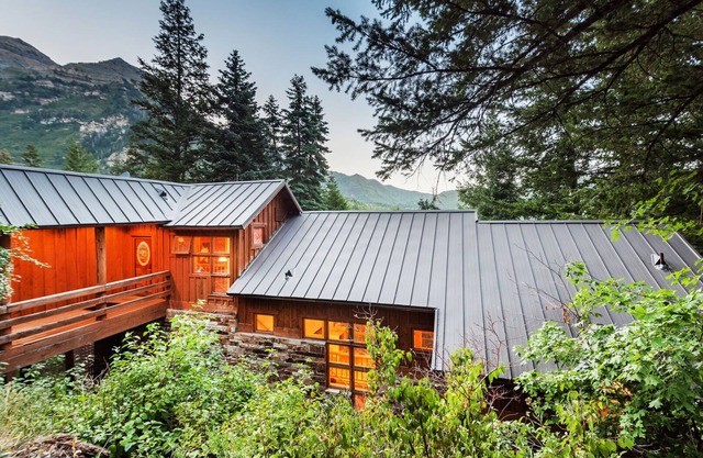 RAVEN WOOD, 400 FT TO SKI RUNS, HOT TUB, SAUNA, PRIVATE