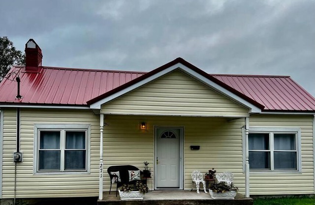 Recently Remodeled 2 Bedroom on the Ohio River