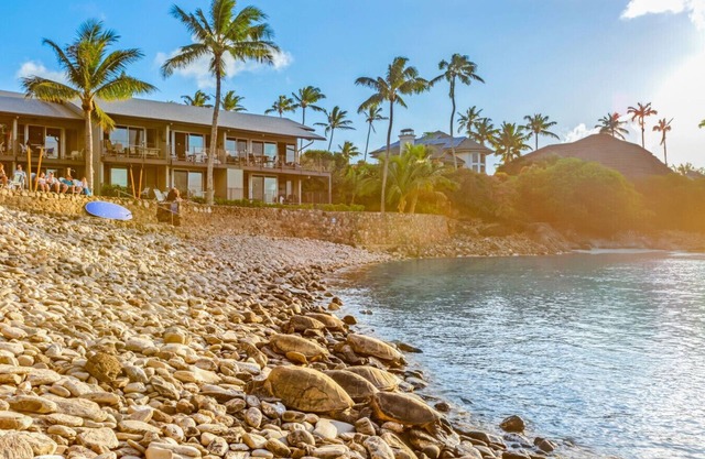 Recently remodeled 3 bedroom, snorkel in private cove, walk to top rated beaches (Unit 217)