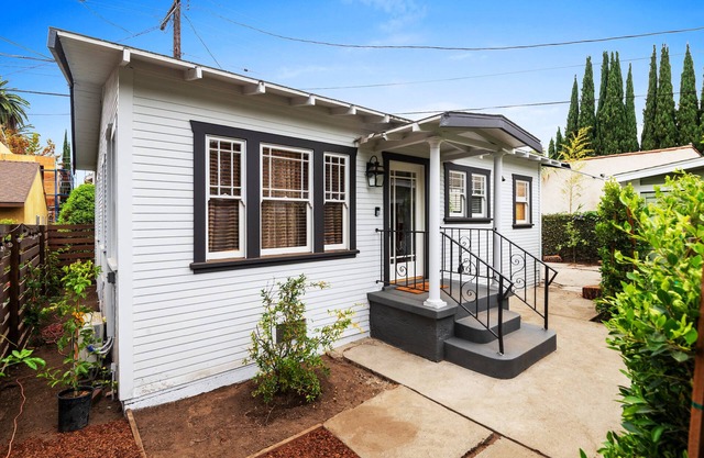 Recently Renovated 2-Bedroom Haven with Private Garden