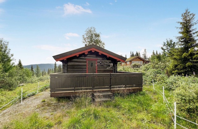 Recharge your batteries in this cozy log cabin near the Synna River.