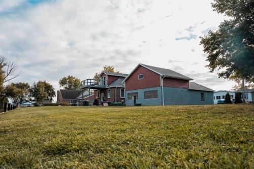 Reconnect in a Cozy Retreat