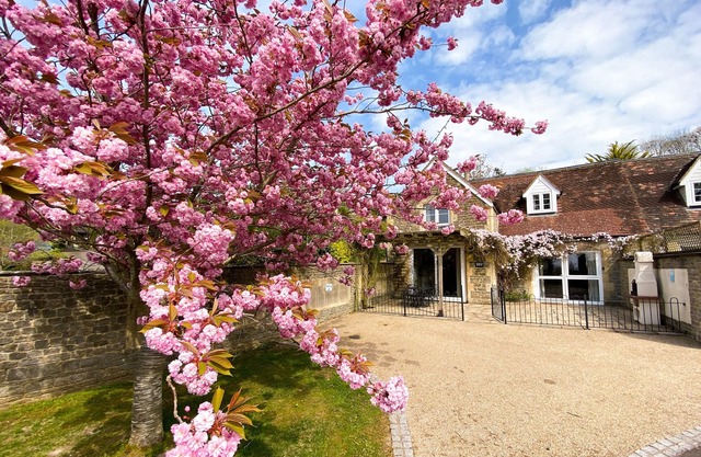 RECTORY COACH HOUSE, romantic, with a garden in Buckhorn Weston