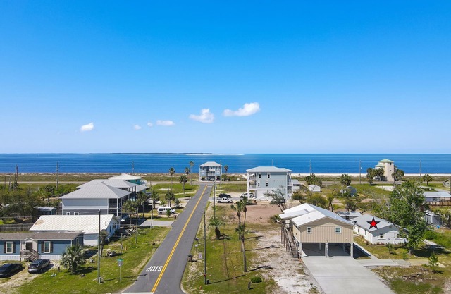 "Recuperation Cottage" offers gulf views and is steps to the beach! Pet-friendly, boat parking