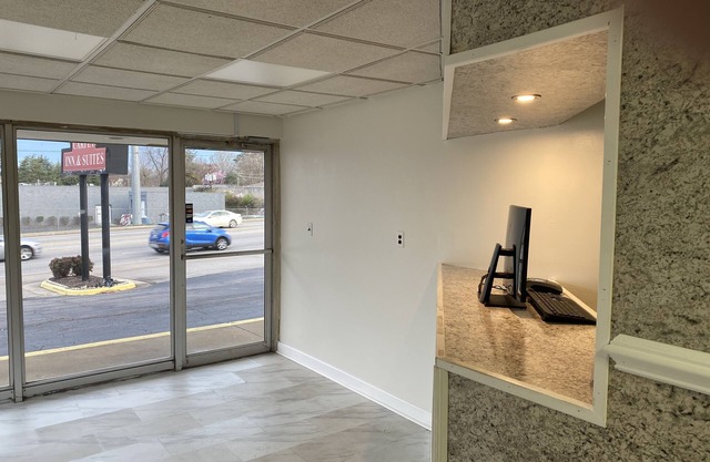 Red Carpet Inn & Suites