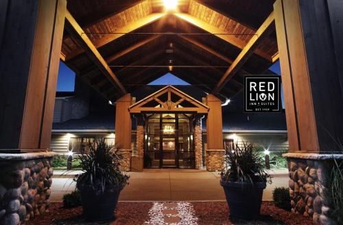 Red Lion Inn & Suites Grimes