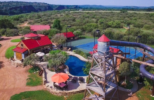 Red Sands Ranch Resort - Private Riverfront, 4-Story Water Slide, Airstrip!
