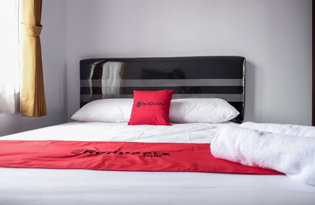 RedDoorz near Supermall Karawaci 2