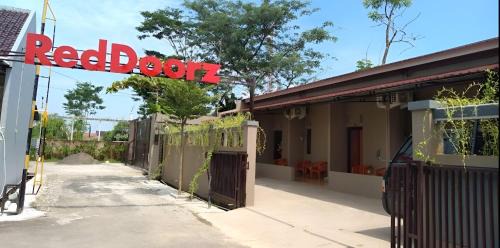 RedDoorz Syariah near Exit Tol Pemalang Comal 2