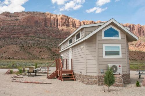 Redrock Moab Tiny House w Large Loft Site 8