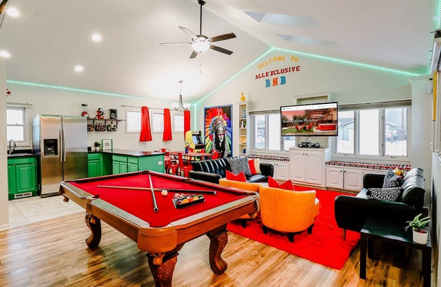 RedRocks Cozy Home HotTub PS5 PoolTable Arcade