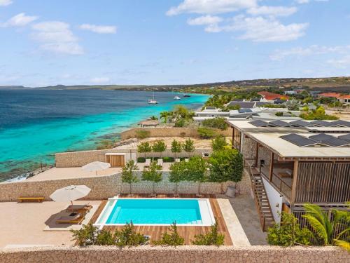 Reef Villas Bonaire Sun, Oceanfront luxury villa with private pool