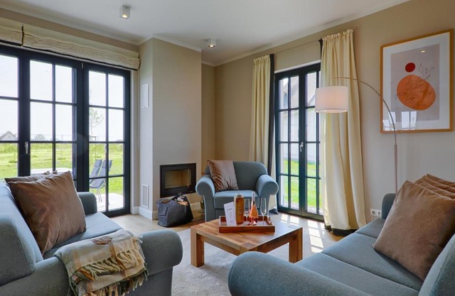 Reetland am Meer - Luxus Reetdachvilla mit 3 Schlafzimmern, Sauna und Kamin F22