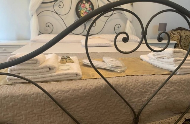REFLECTIONS OF THE ORIENT SUITE IN A HISTORIC HOUSE