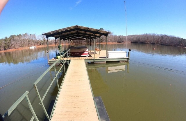 Refreshed Property! Deep Water, Quiet Cove, 30 minutes from Clemson