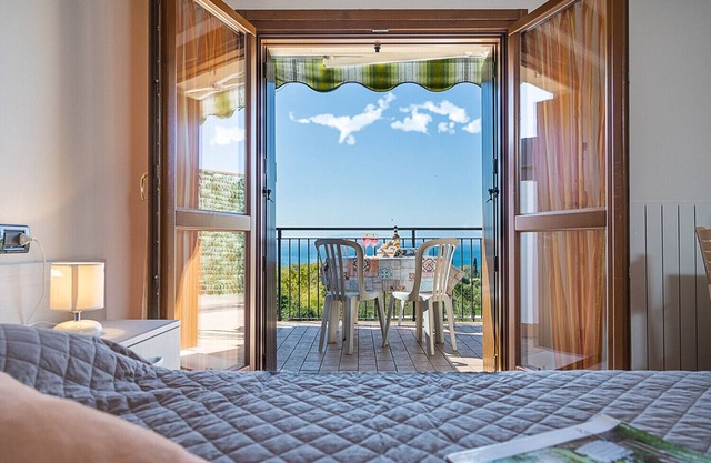 Regarda - apartment "Eden 2" with lake view, pets allowed